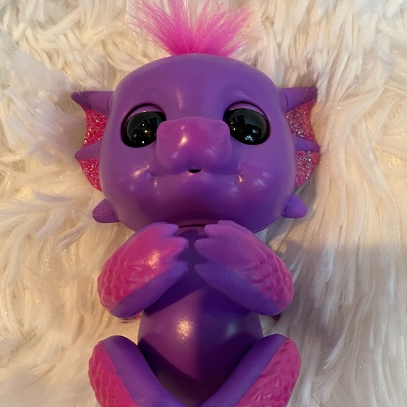 Fingerlings Kaylin Glitter Dragon Purple with Pink - Picture 2 of 9
